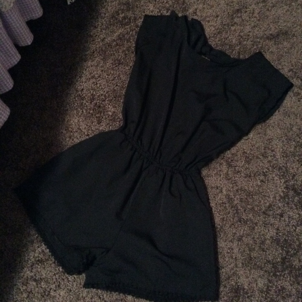 Super cute girls romper 7/8 black